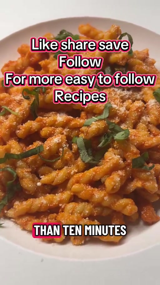 10-Minute Garlic Basil Cream Pasta